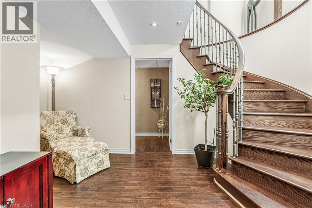 Photo 33 of 3308 Granite Gate, Burlington ON