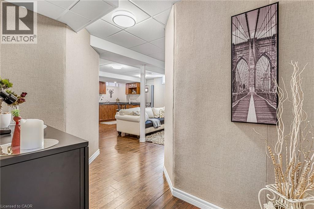 Photo 34 of 3308 Granite Gate, Burlington ON