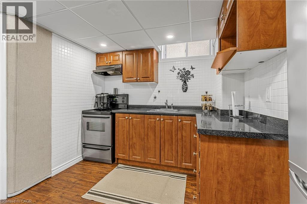 Photo 37 of 3308 Granite Gate, Burlington ON