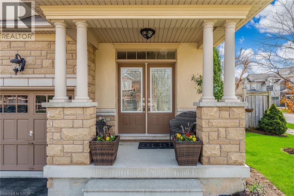 Photo 4 of 3308 Granite Gate, Burlington ON
