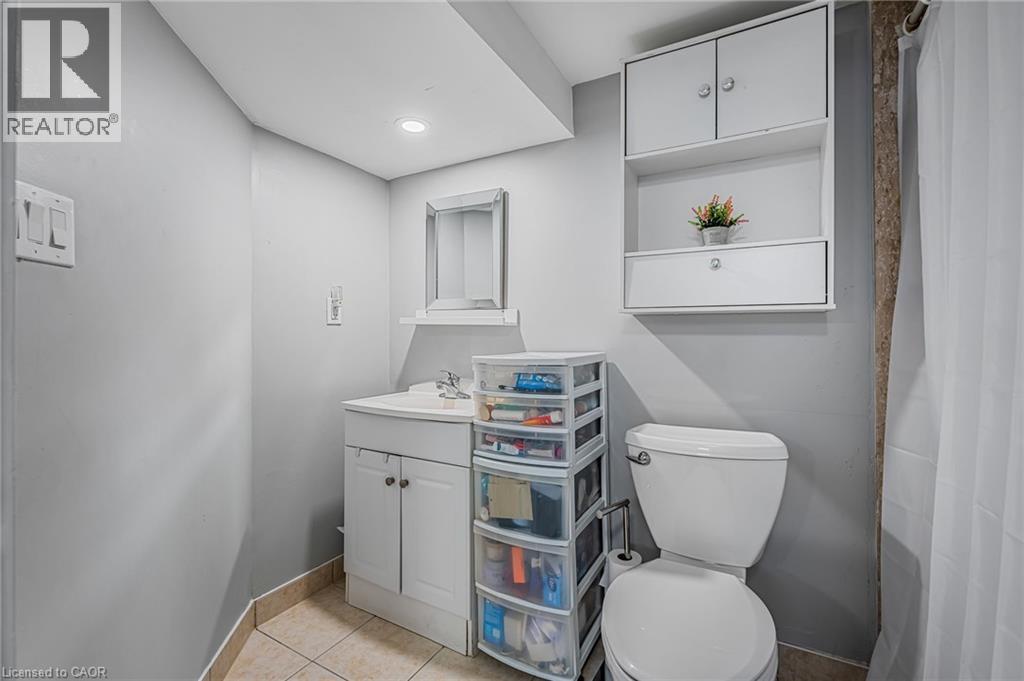 Photo 40 of 3308 Granite Gate, Burlington ON