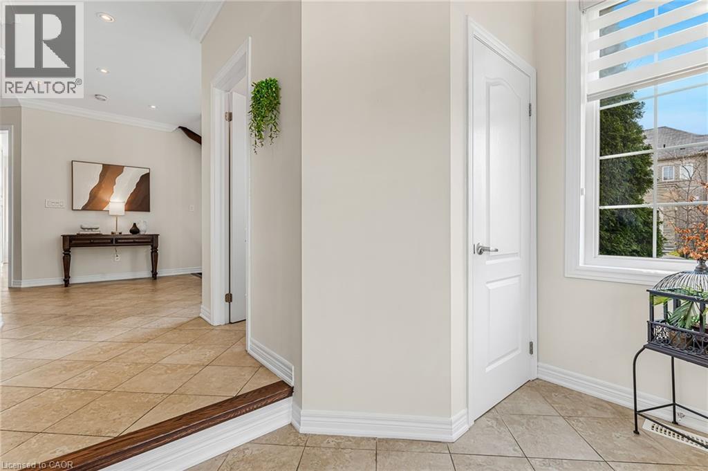 Photo 6 of 3308 Granite Gate, Burlington ON
