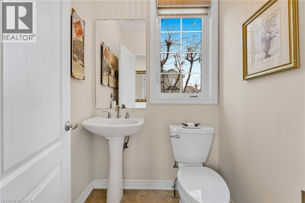 Photo 8 of 3308 Granite Gate, Burlington ON