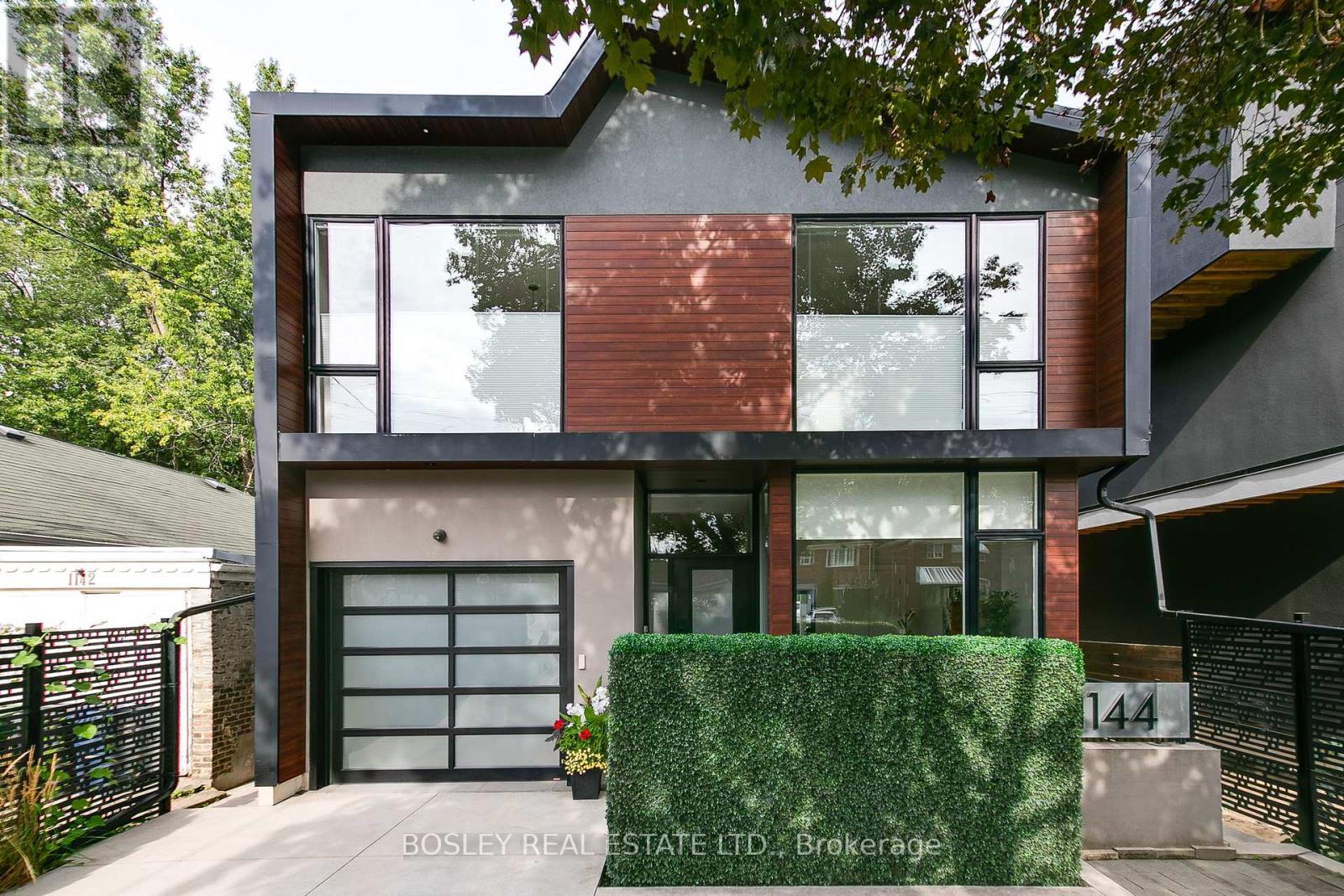 Photo 3 of 1144 Broadview Avenue, Toronto ON