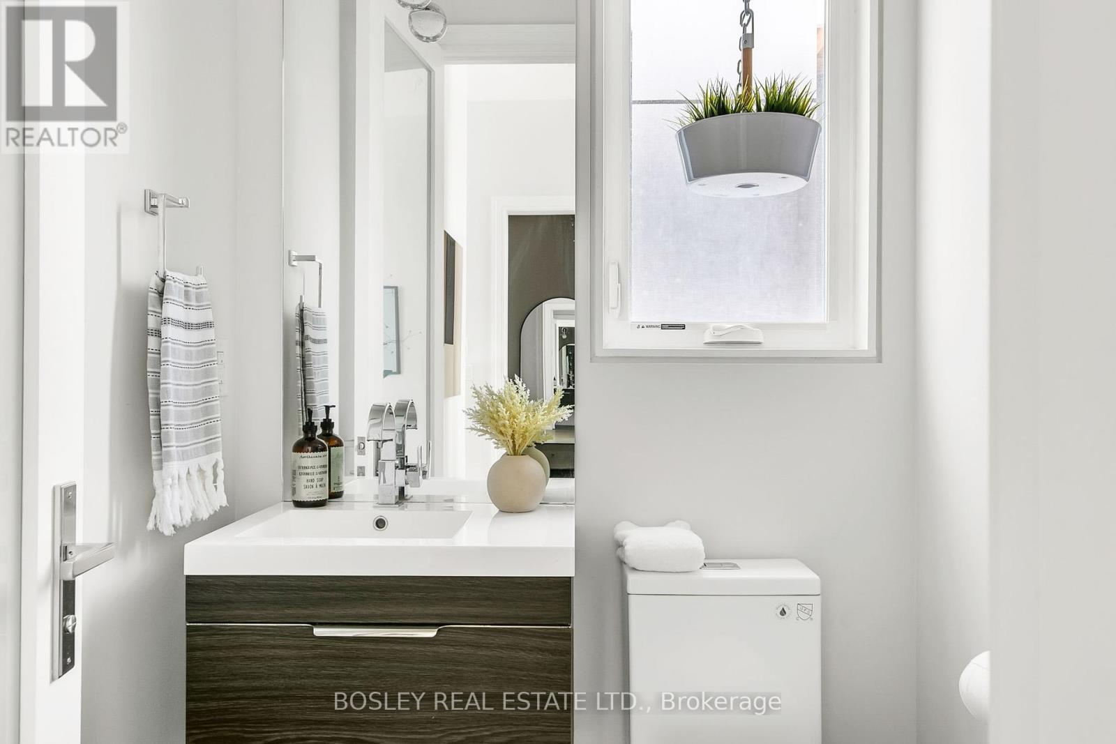 Photo 9 of 1144 Broadview Avenue, Toronto ON