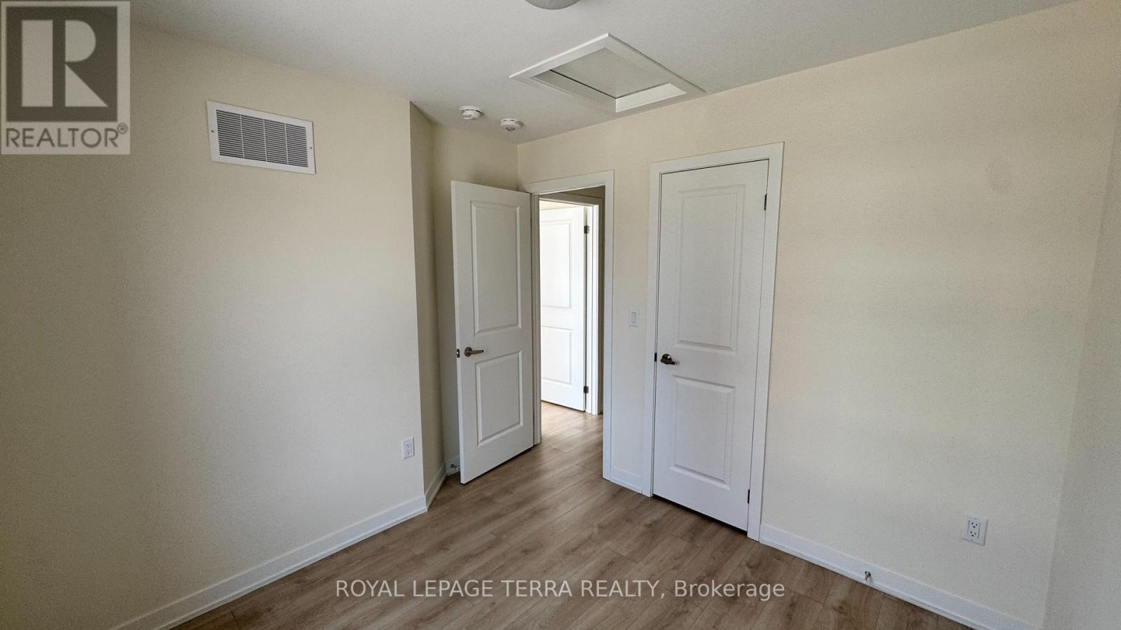 Photo 10 of 111 1695 Dersan Street, Pickering ON