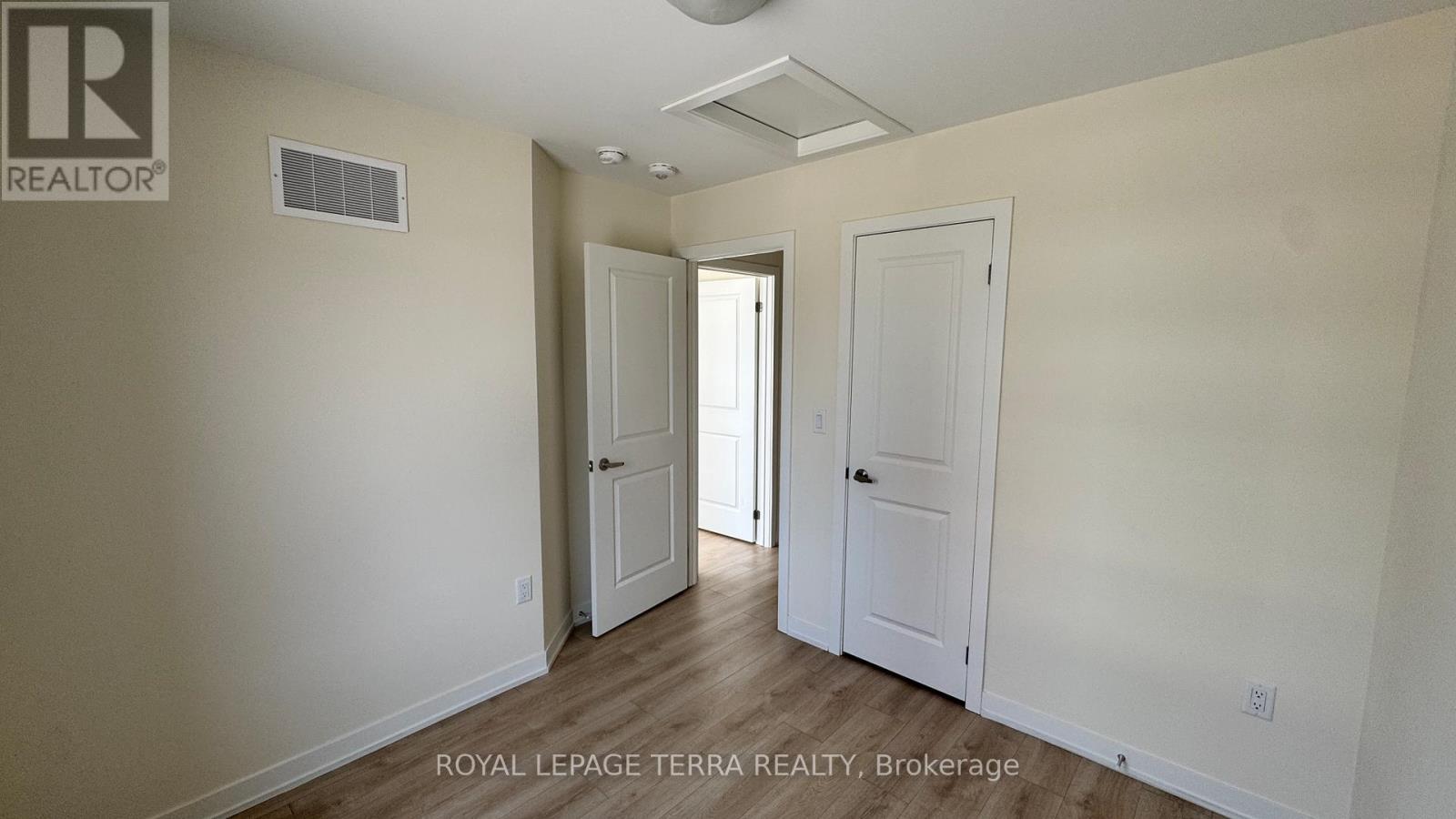 Photo 11 of 111 1695 Dersan Street, Pickering ON