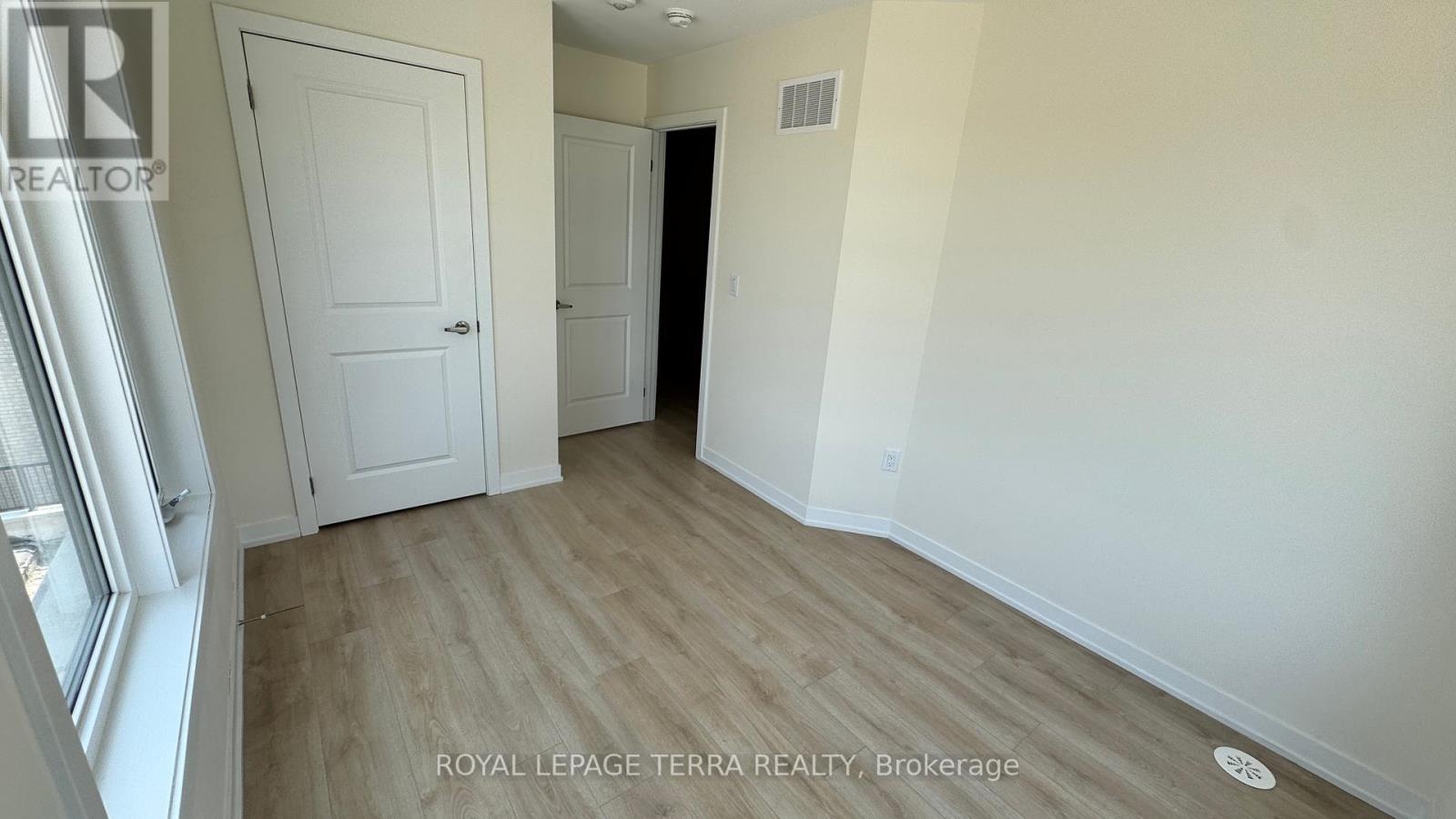 Photo 13 of 111 1695 Dersan Street, Pickering ON