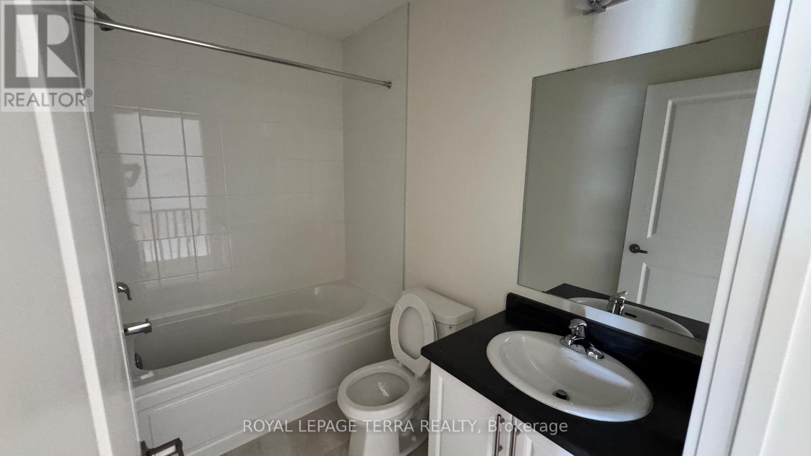 Photo 14 of 111 1695 Dersan Street, Pickering ON
