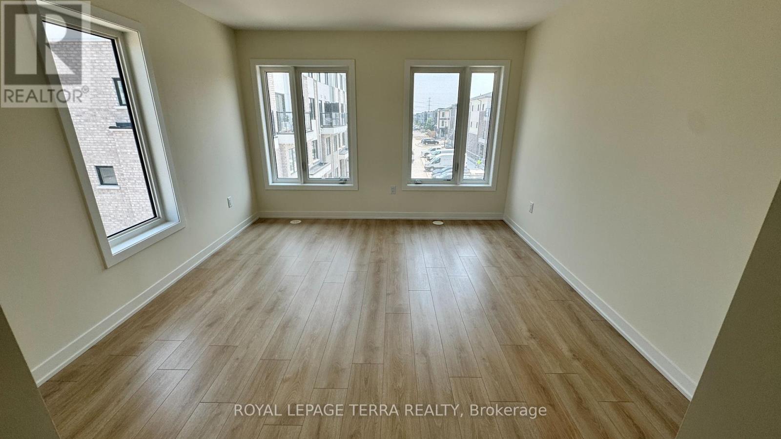 Photo 17 of 111 1695 Dersan Street, Pickering ON