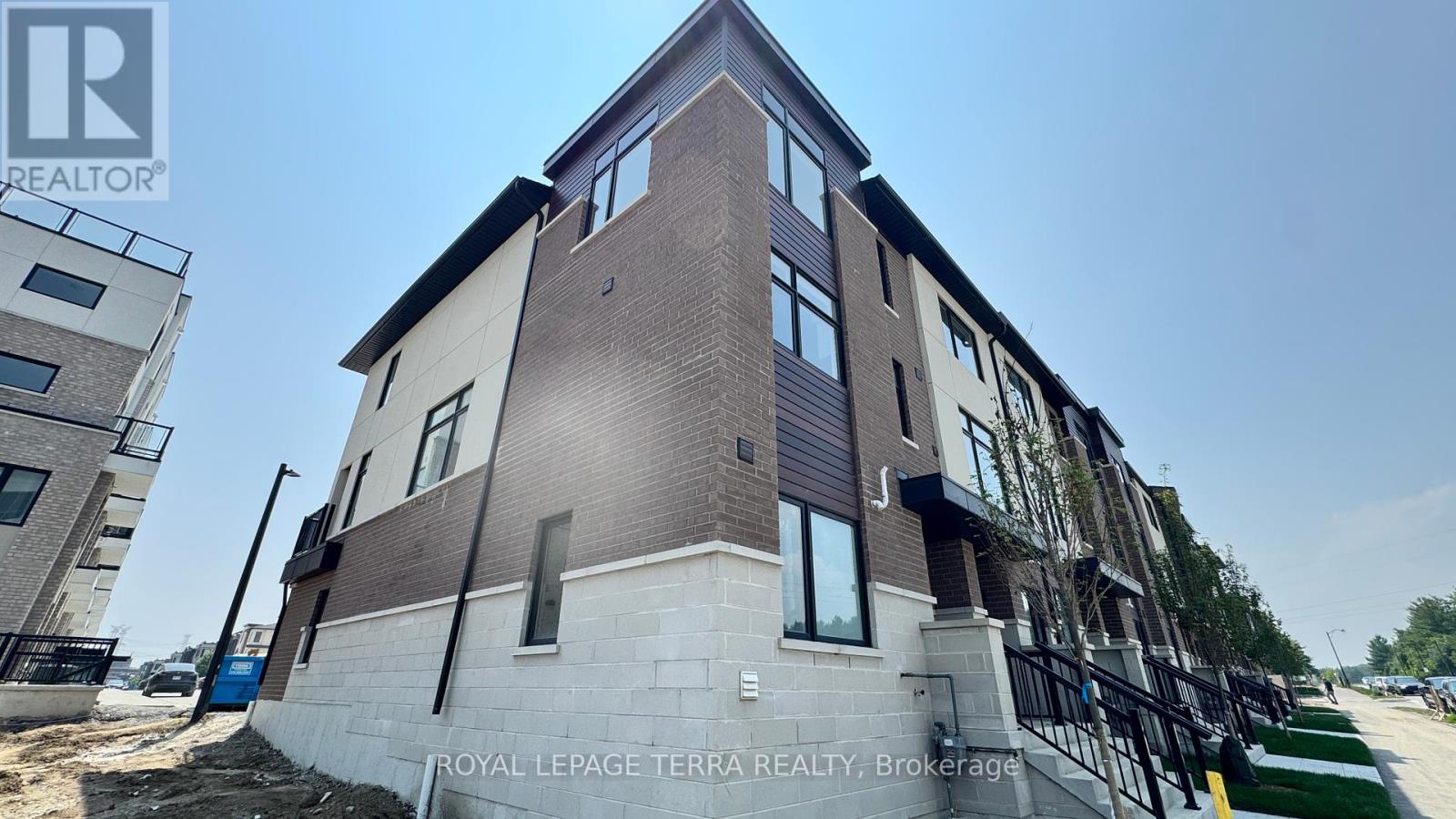 Photo 2 of 111 1695 Dersan Street, Pickering ON