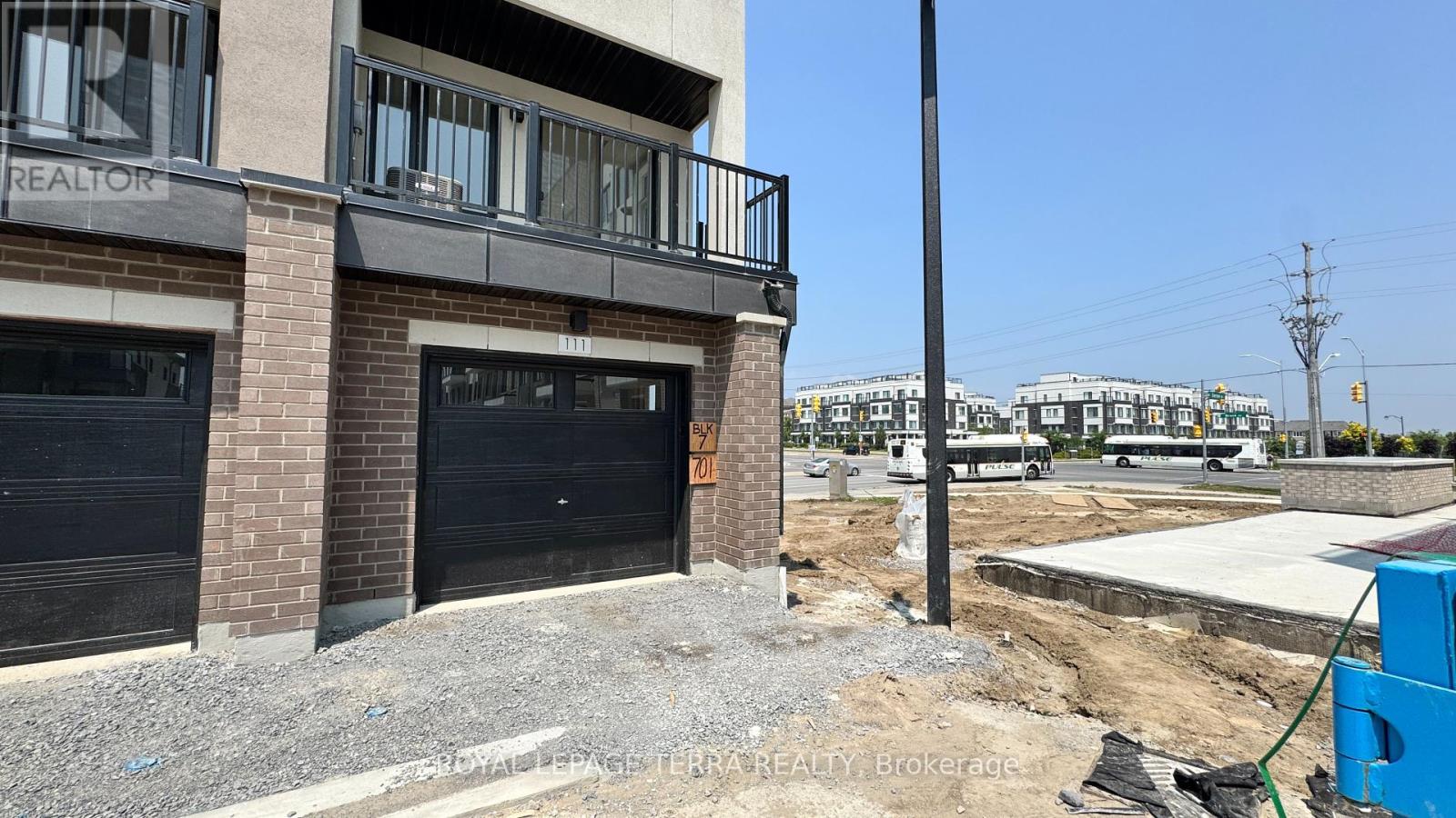 Photo 3 of 111 1695 Dersan Street, Pickering ON