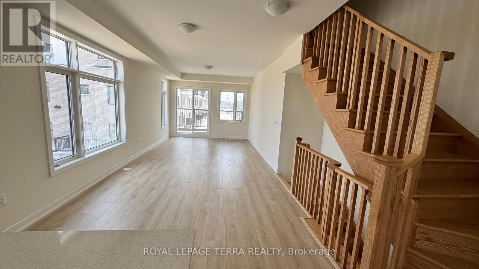 Photo 7 of 111 1695 Dersan Street, Pickering ON