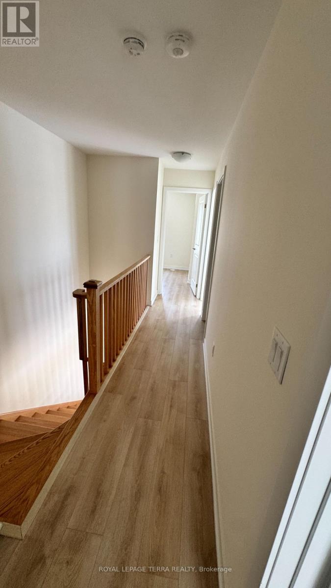 Photo 8 of 111 1695 Dersan Street, Pickering ON