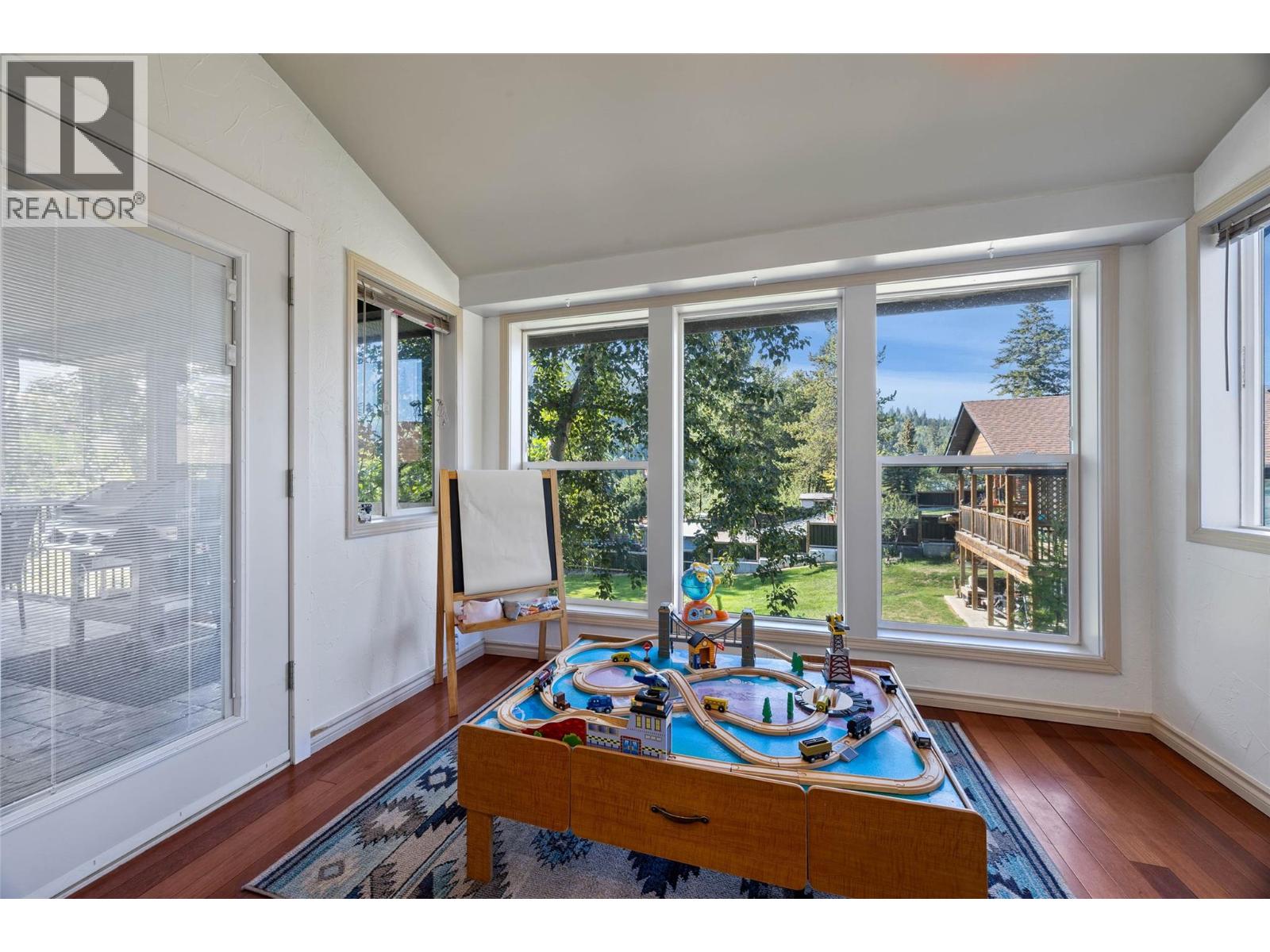 3060 MAQUINNA Road, Kamloops