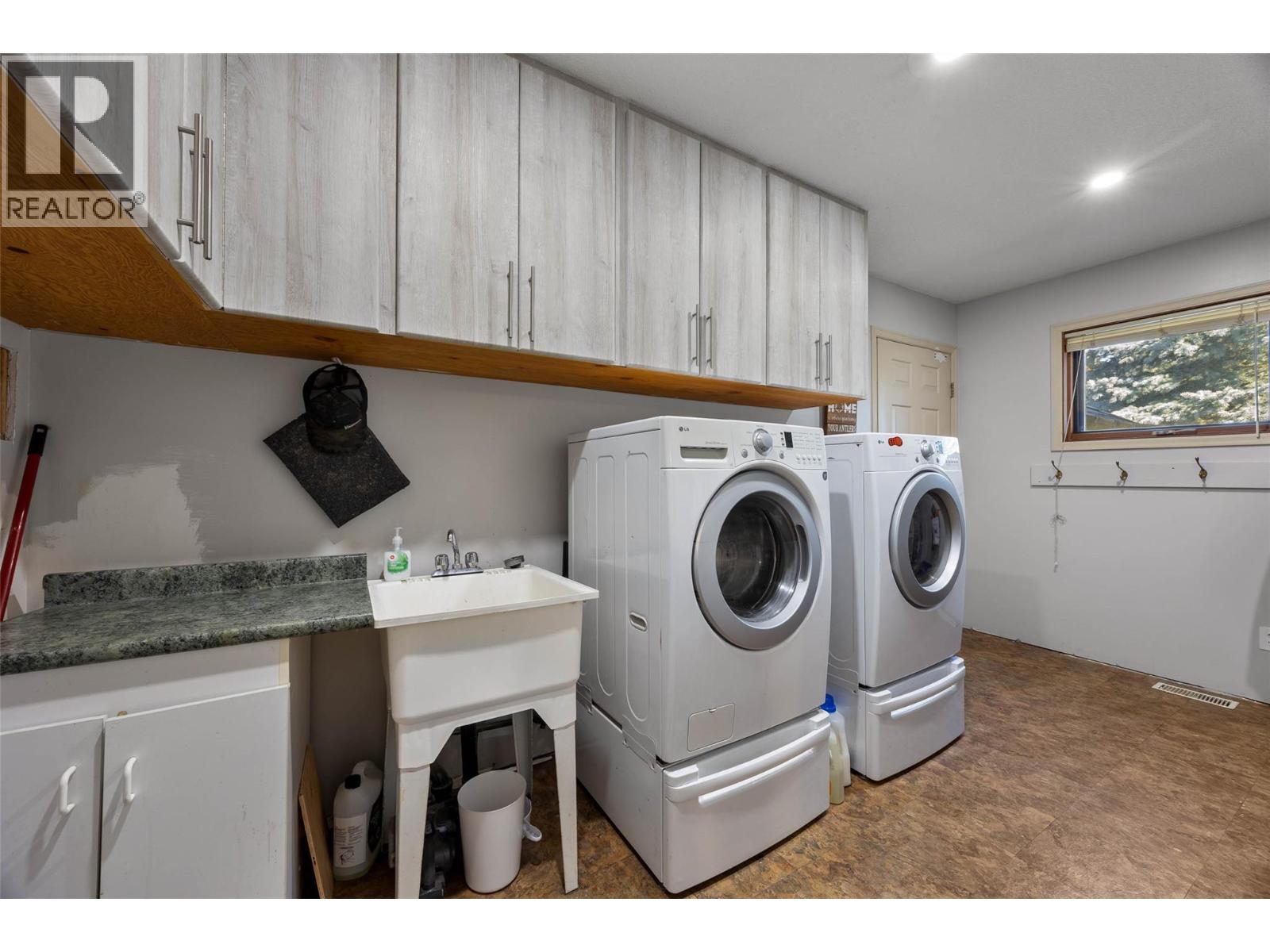 3060 MAQUINNA Road, Kamloops