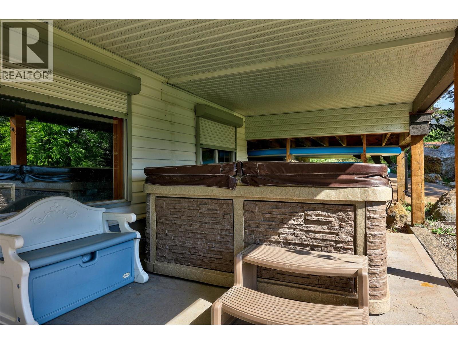 3060 MAQUINNA Road, Kamloops