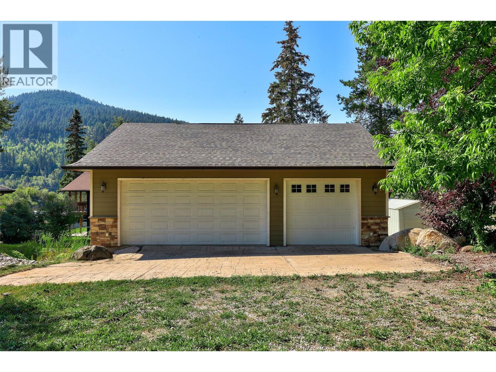 3060 MAQUINNA Road, Kamloops