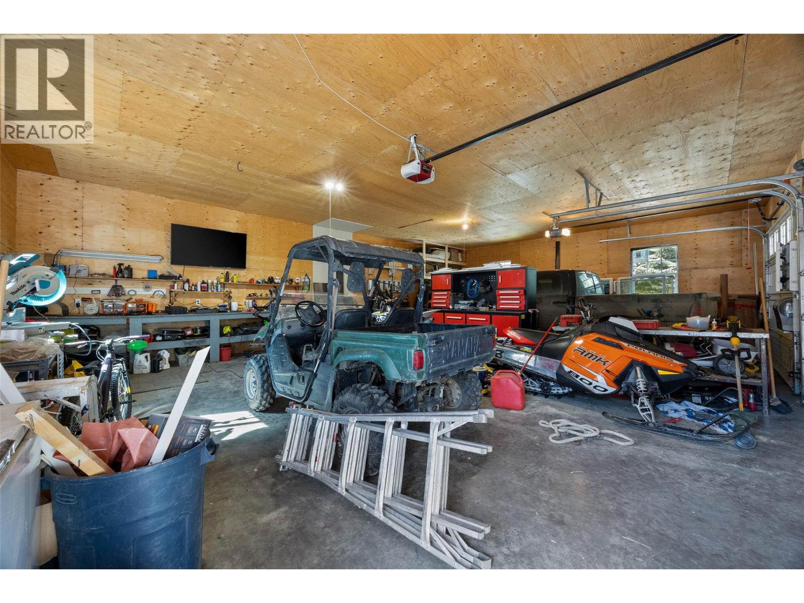 3060 MAQUINNA Road, Kamloops