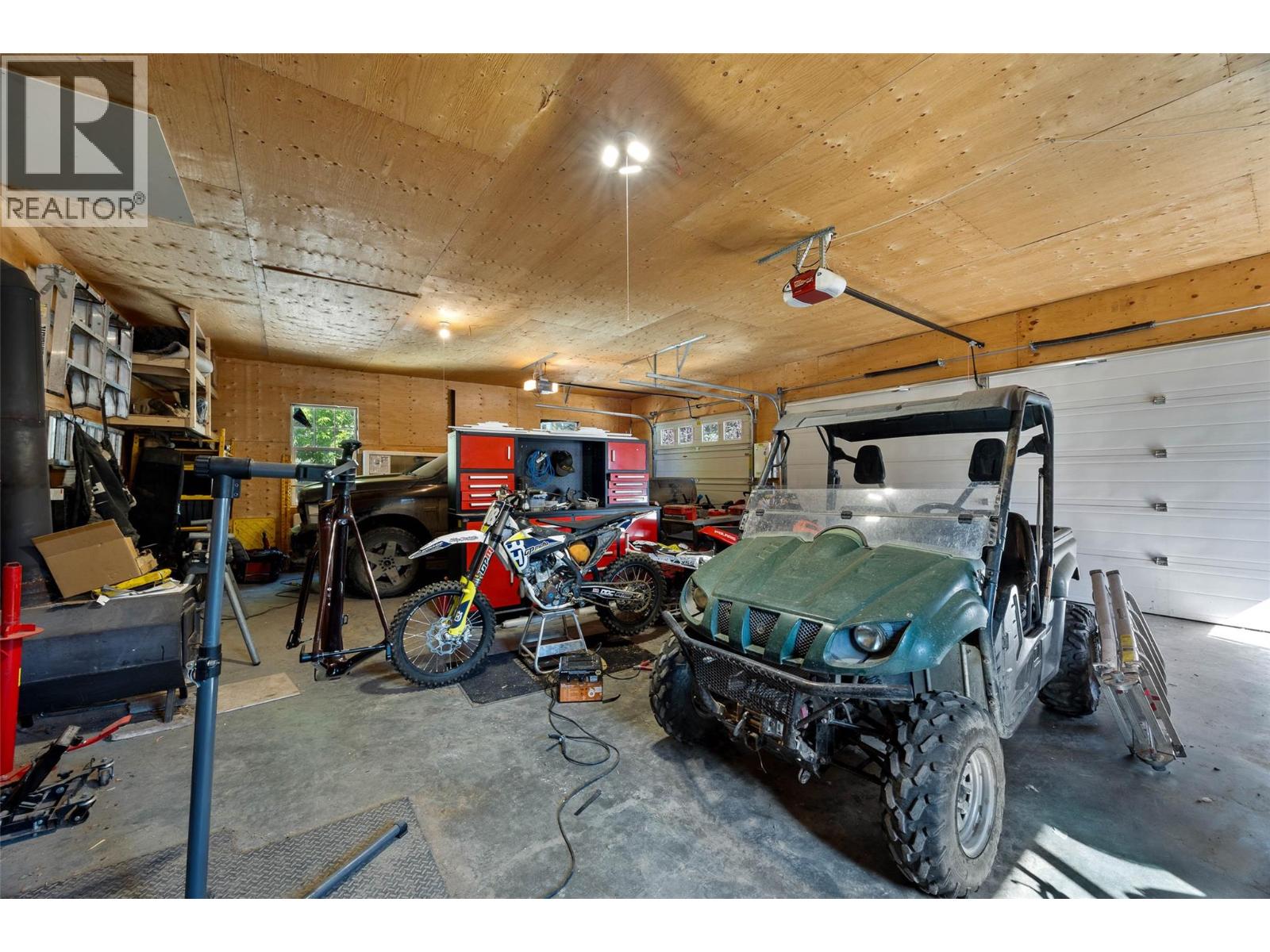 3060 MAQUINNA Road, Kamloops