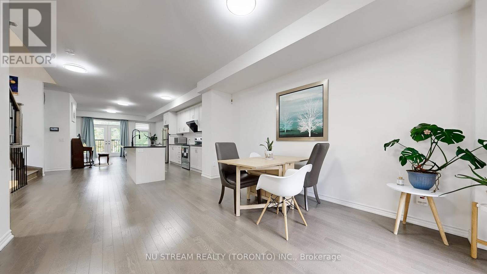 Photo 13 of 76 Puisaya Drive, Richmond Hill ON