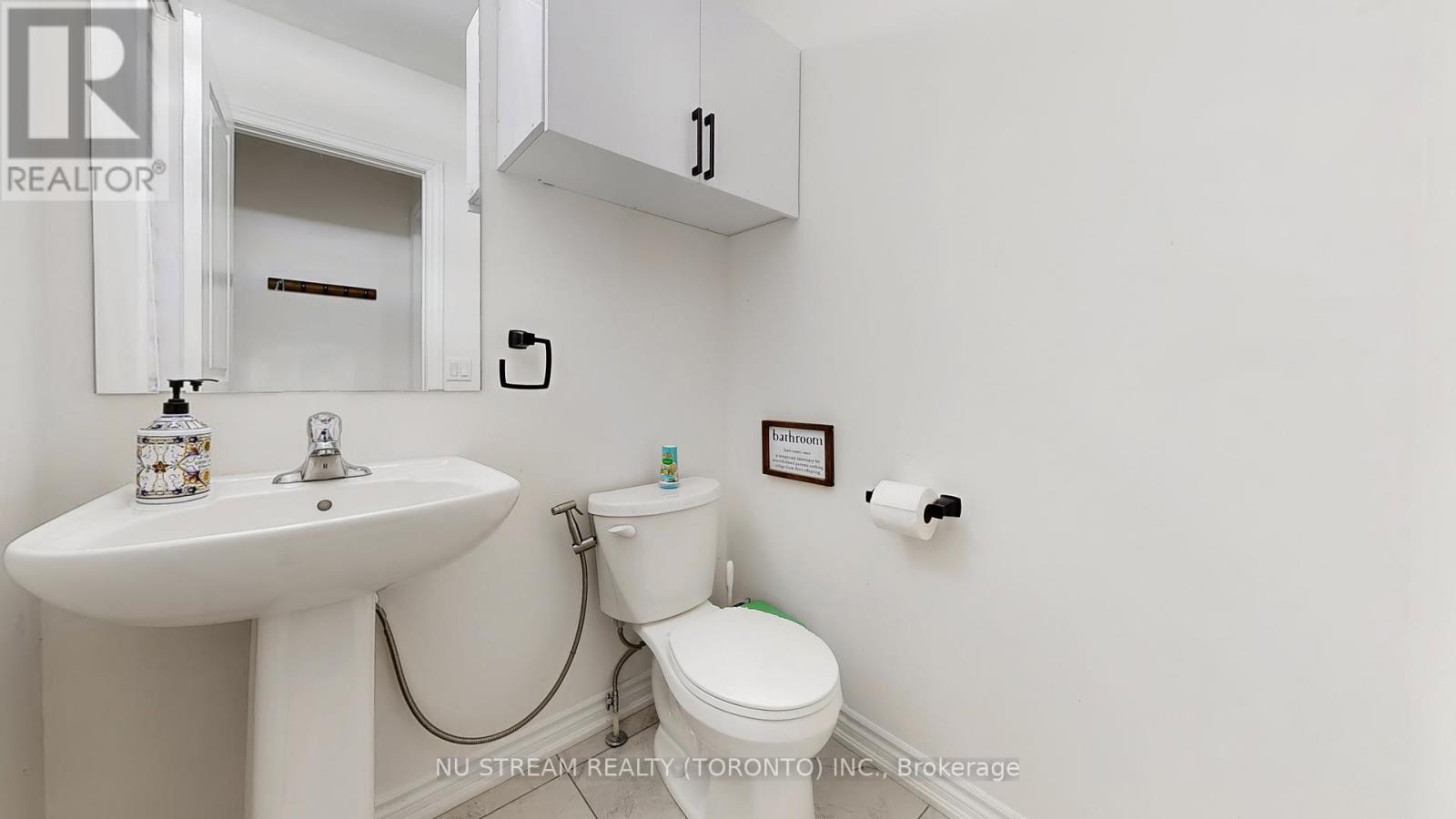 Photo 15 of 76 Puisaya Drive, Richmond Hill ON