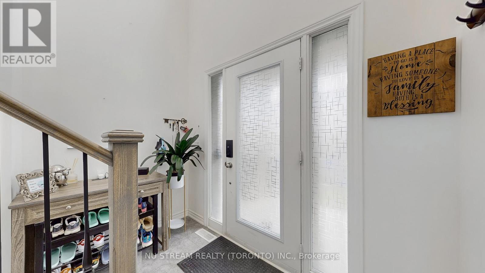 Photo 16 of 76 Puisaya Drive, Richmond Hill ON