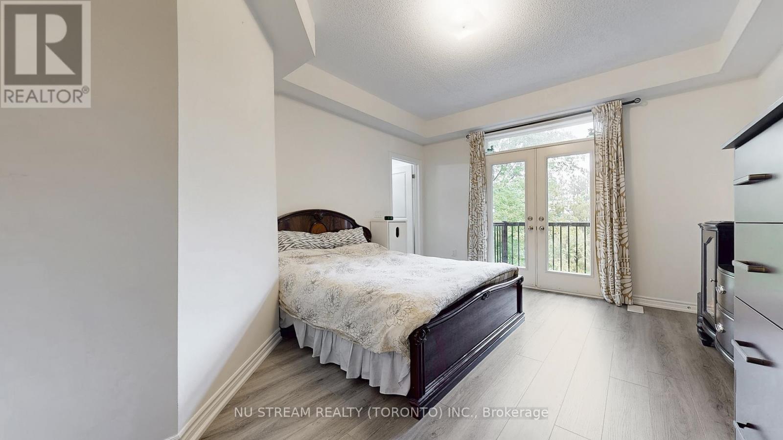Photo 19 of 76 Puisaya Drive, Richmond Hill ON