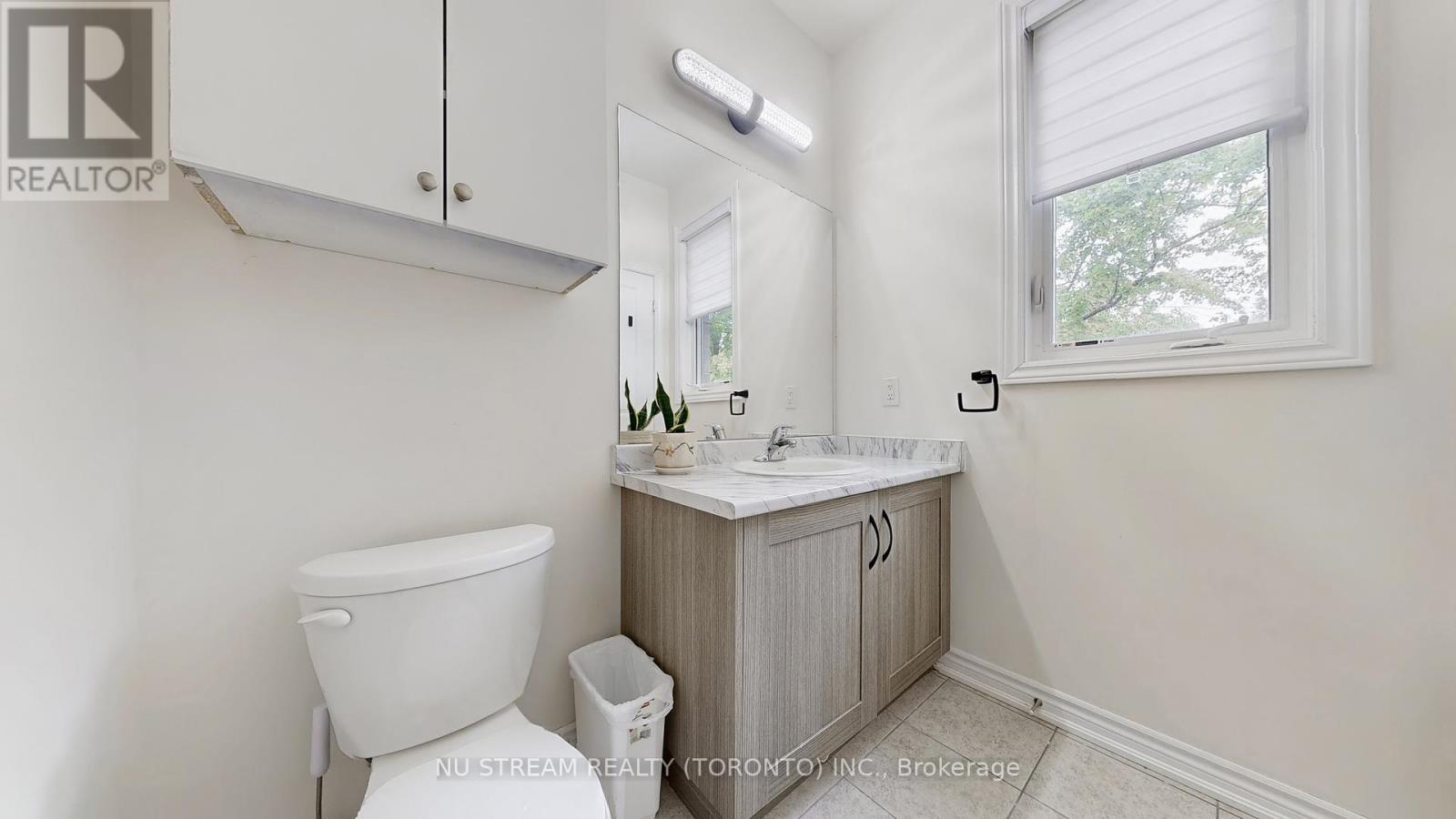 Photo 22 of 76 Puisaya Drive, Richmond Hill ON