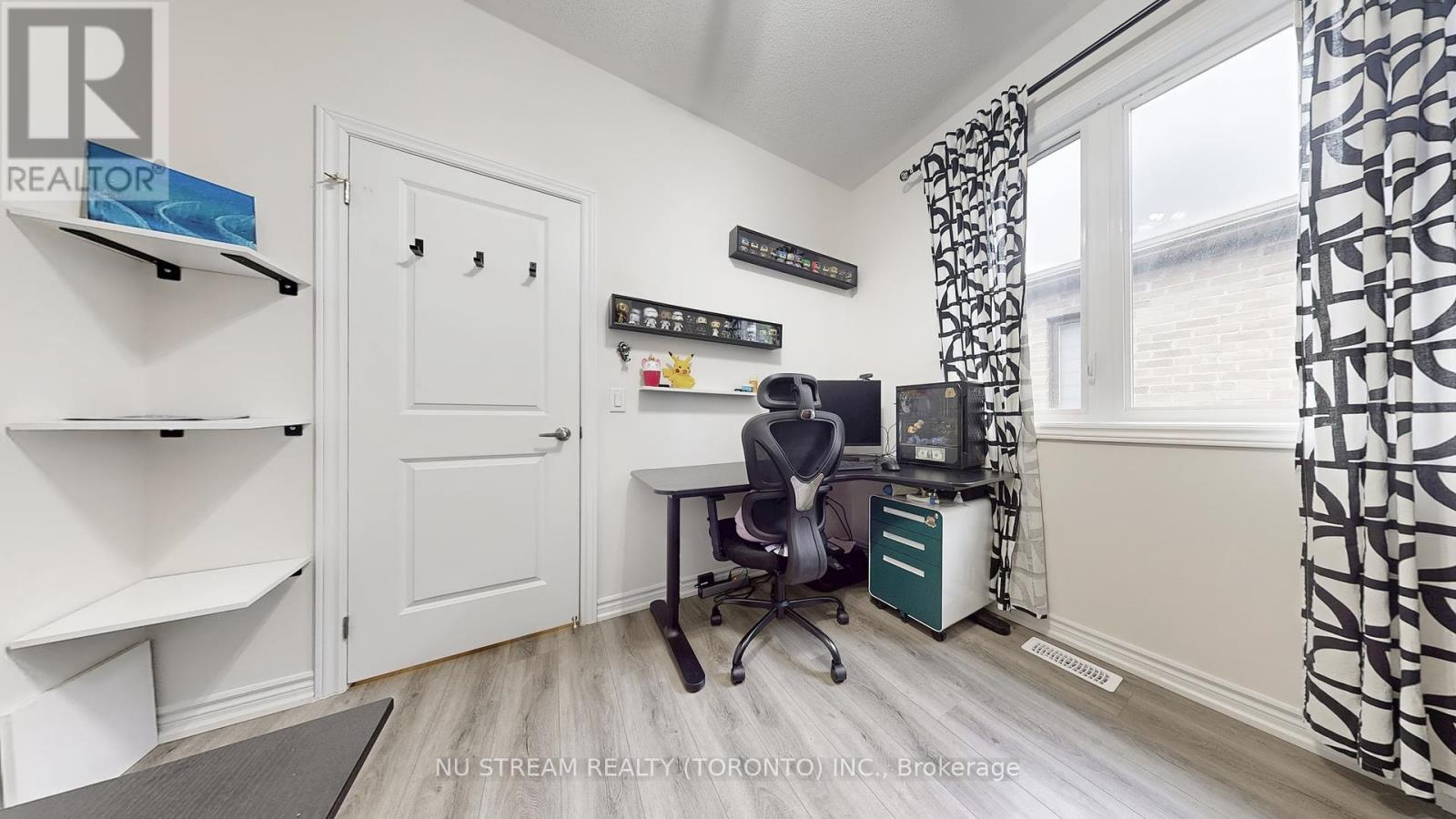 Photo 27 of 76 Puisaya Drive, Richmond Hill ON