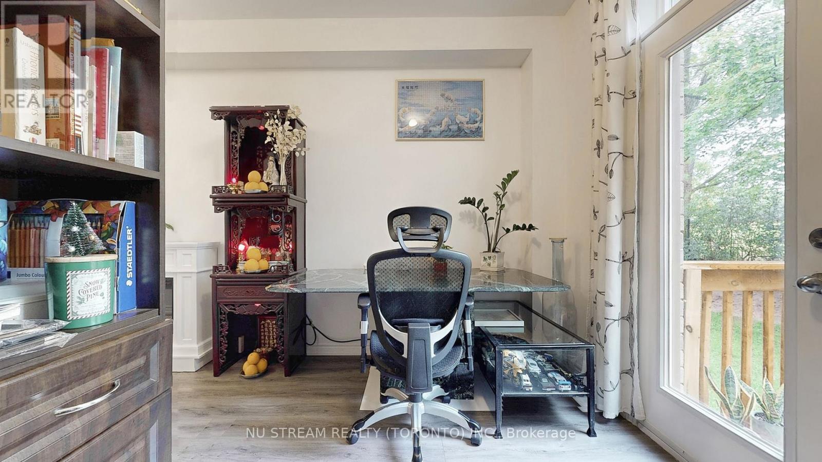 Photo 34 of 76 Puisaya Drive, Richmond Hill ON
