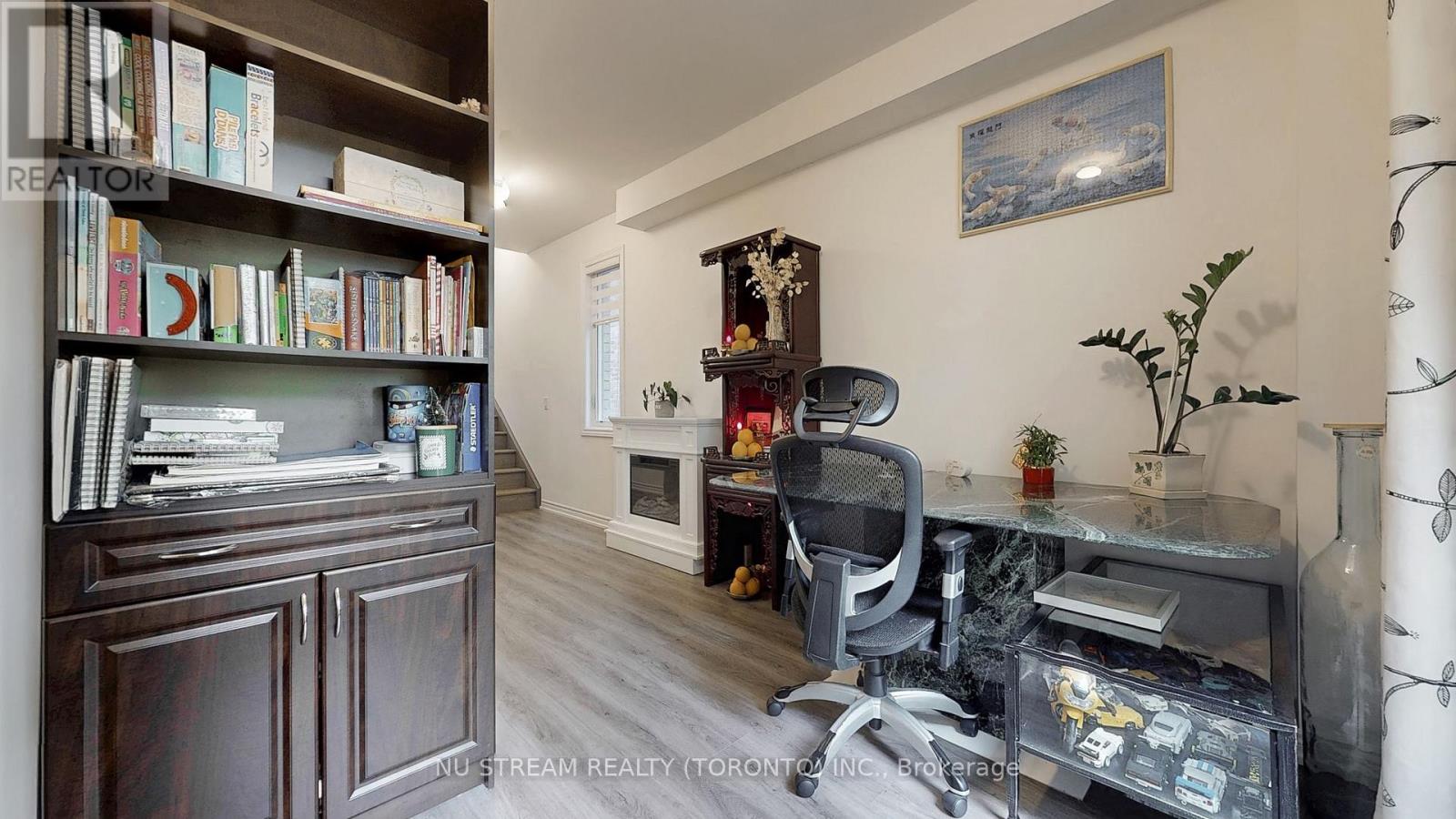 Photo 35 of 76 Puisaya Drive, Richmond Hill ON