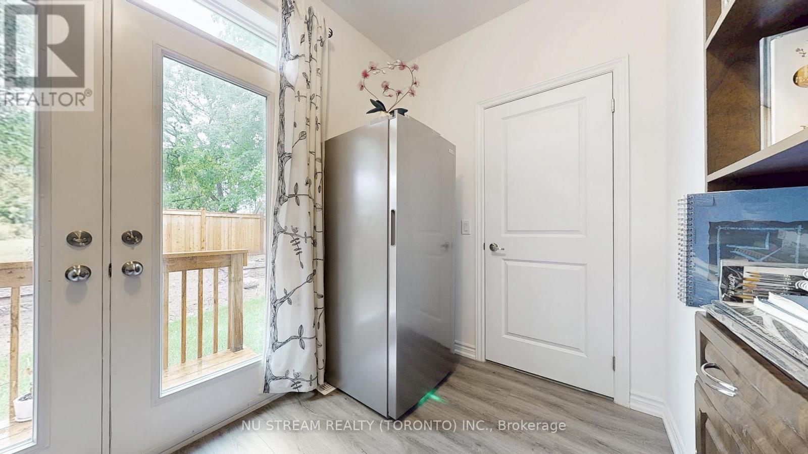 Photo 36 of 76 Puisaya Drive, Richmond Hill ON