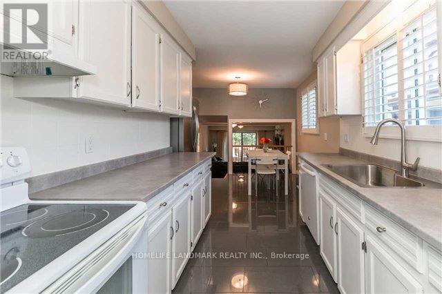Photo 4 of Main 874 Sparrow Road, Newmarket ON