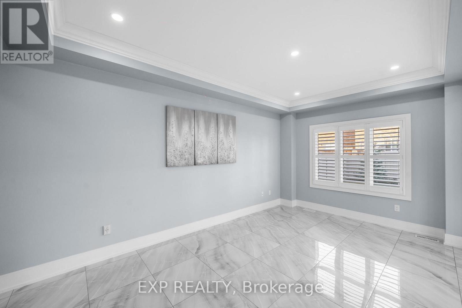 Photo 11 of 35 Tyndall Drive, Bradford West Gwillimbury ON