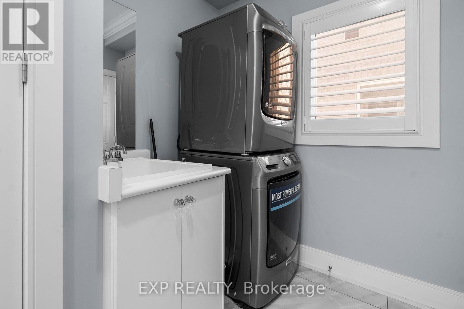 Photo 19 of 35 Tyndall Drive, Bradford West Gwillimbury ON