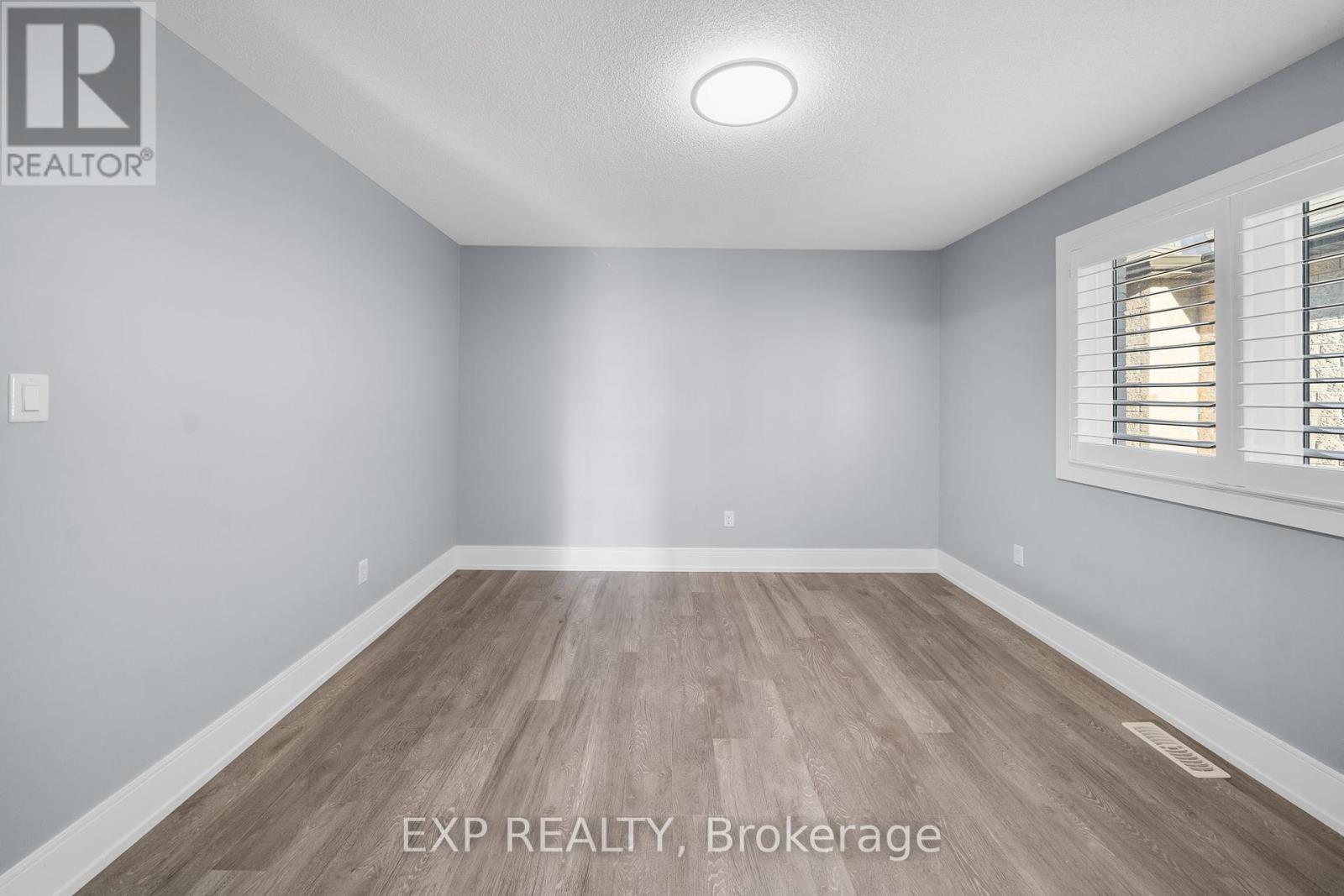 Photo 27 of 35 Tyndall Drive, Bradford West Gwillimbury ON
