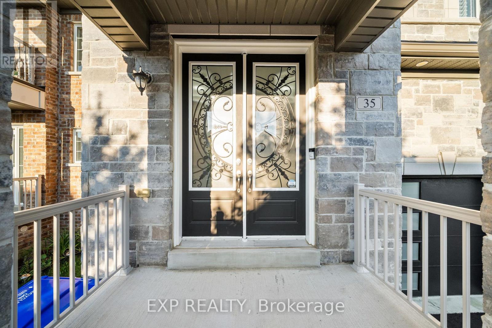 Photo 3 of 35 Tyndall Drive, Bradford West Gwillimbury ON