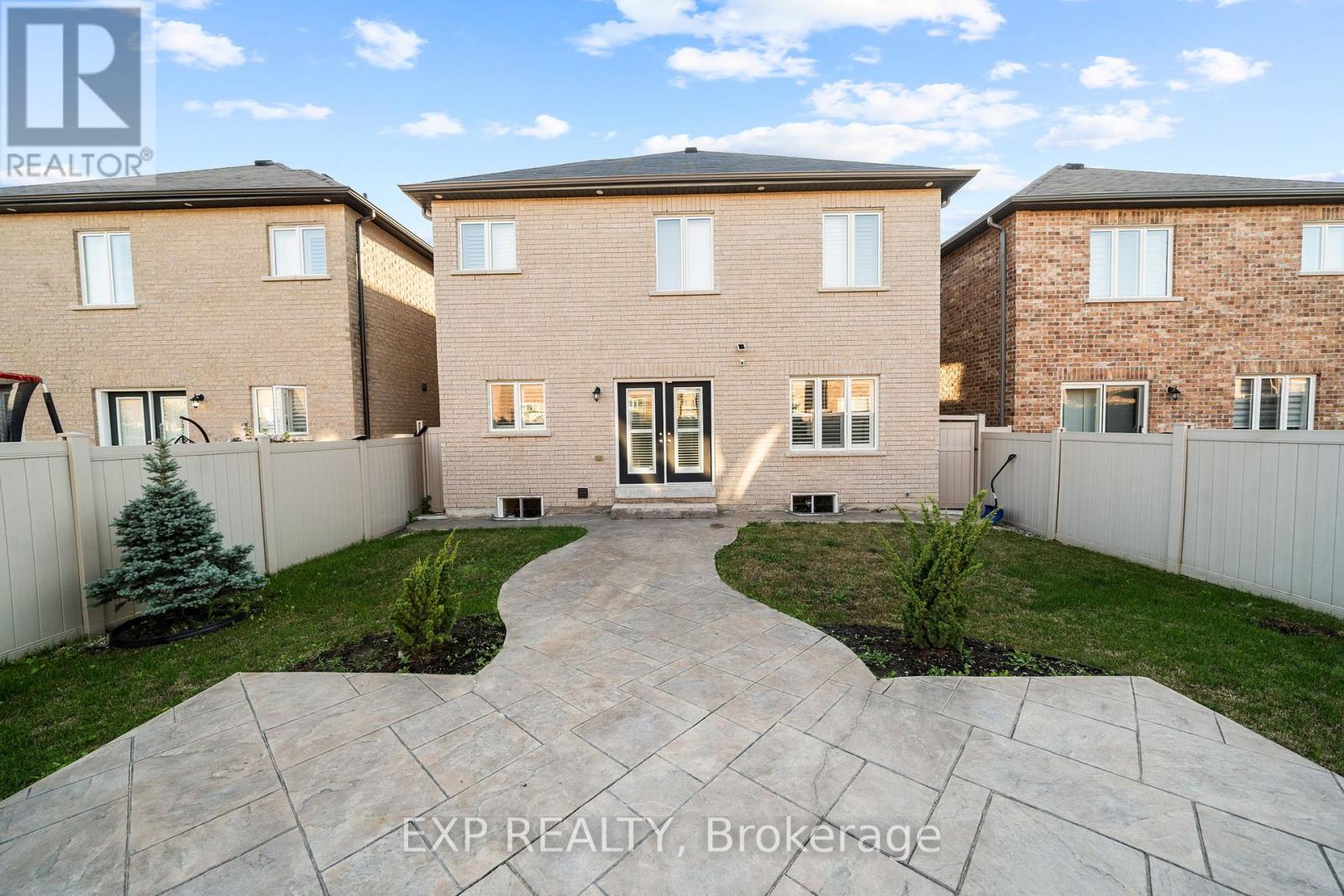 Photo 30 of 35 Tyndall Drive, Bradford West Gwillimbury ON