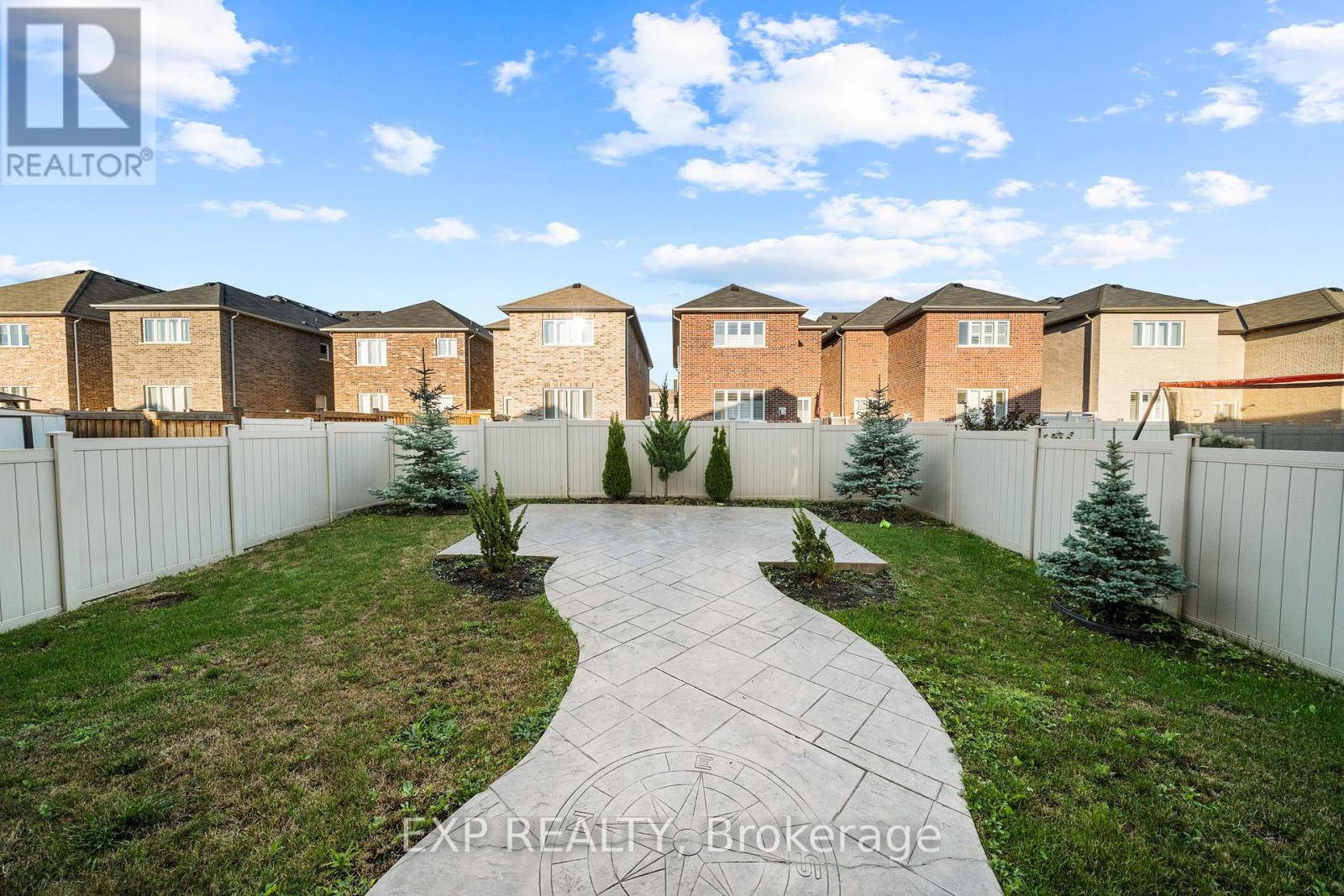 Photo 31 of 35 Tyndall Drive, Bradford West Gwillimbury ON