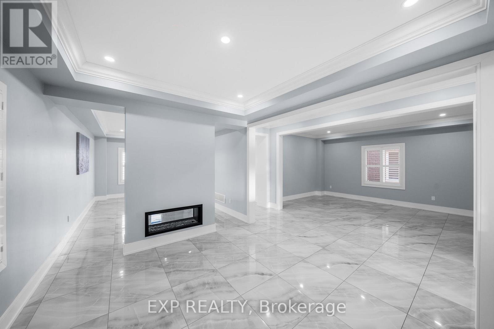 Photo 8 of 35 Tyndall Drive, Bradford West Gwillimbury ON