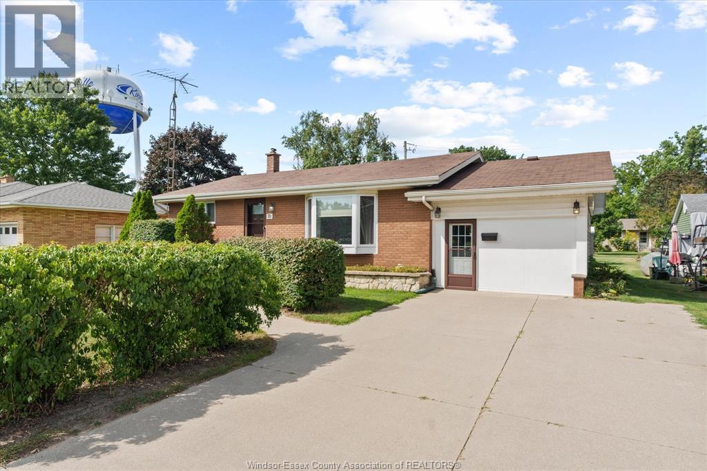 Photo 3 of 70 Pulford Street, Kingsville ON