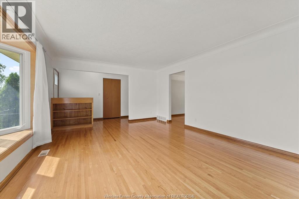 Photo 8 of 70 Pulford Street, Kingsville ON