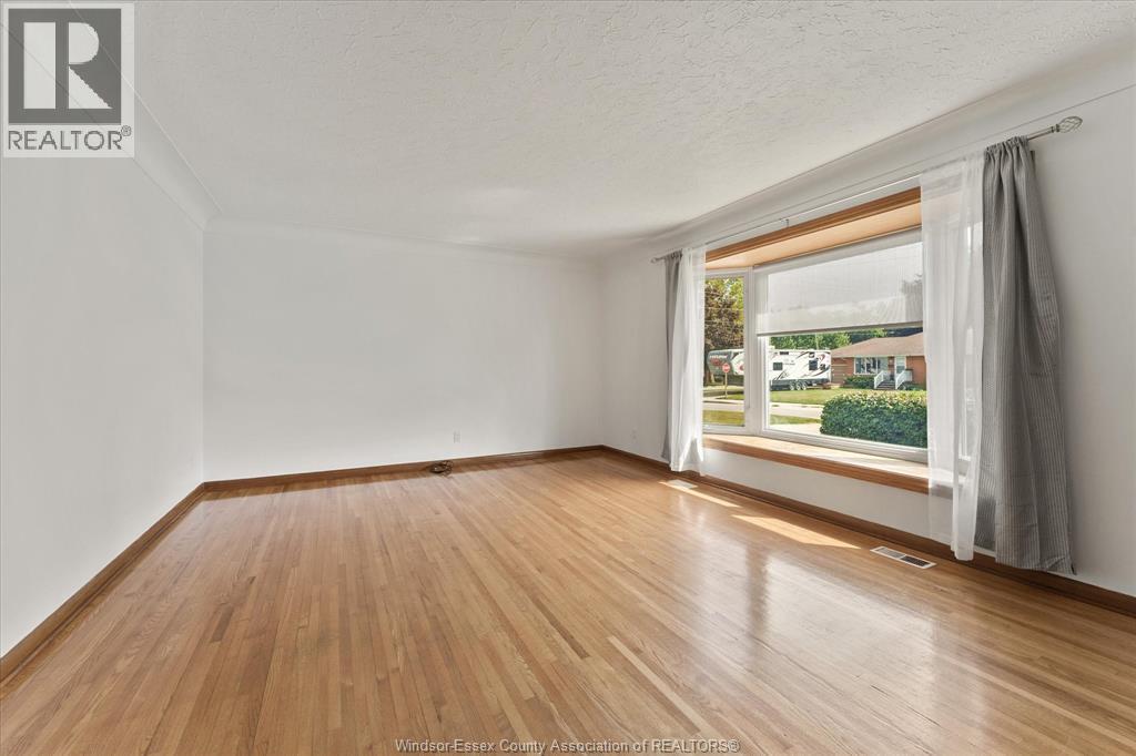 Photo 7 of 70 Pulford Street, Kingsville ON