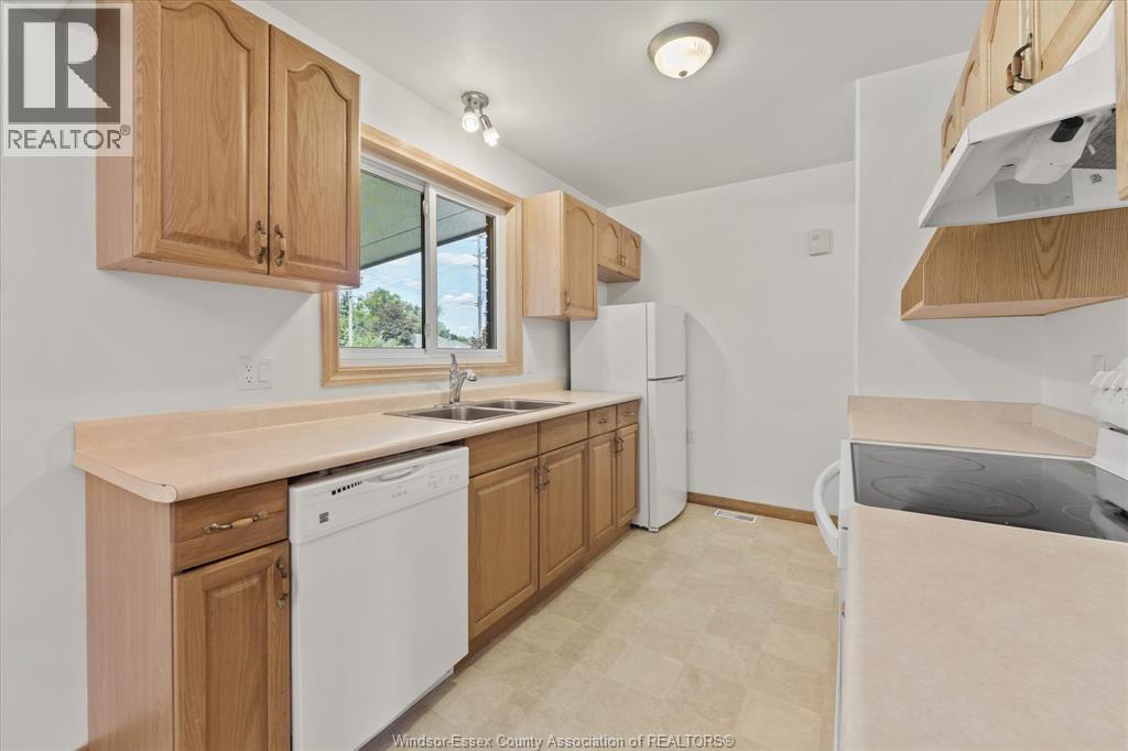 Photo 12 of 70 Pulford Street, Kingsville ON