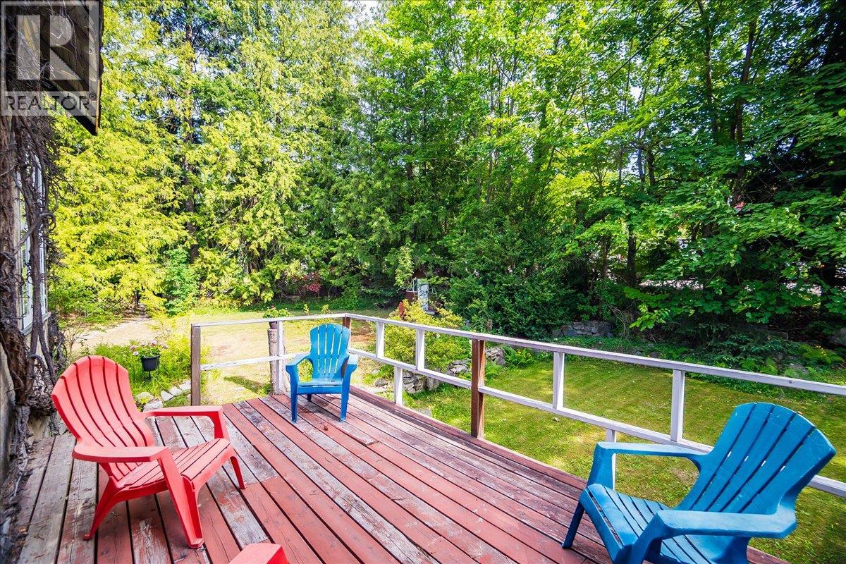 1107 ROBERTSON Avenue, Nelson