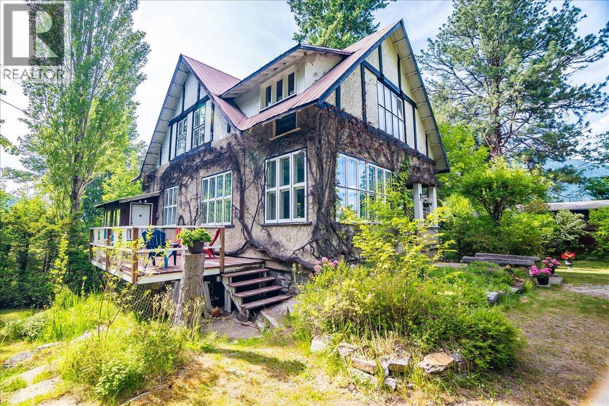 1107 ROBERTSON Avenue, Nelson