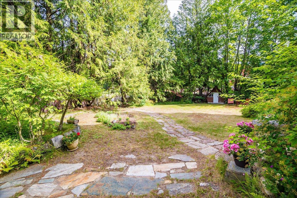 1107 ROBERTSON Avenue, Nelson