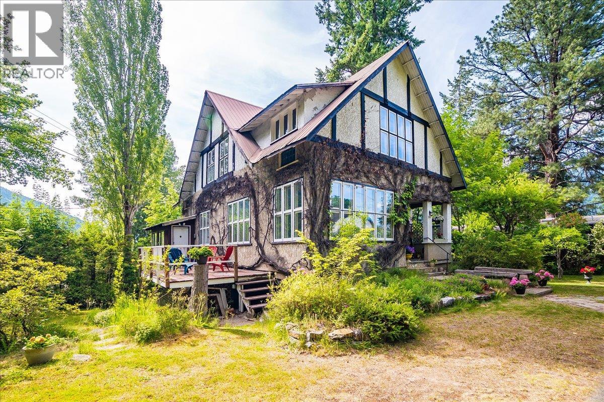 1107 ROBERTSON Avenue, Nelson