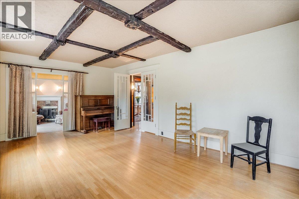 1107 ROBERTSON Avenue, Nelson